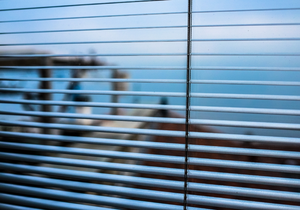 blinds-blur-glass-96403